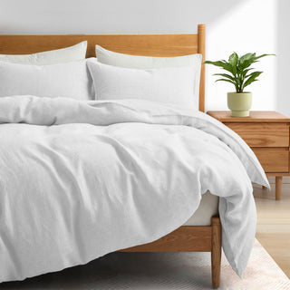 This protective cover with 2 pillowcases is brushed in the cottony hues of white. Add a touch of purity to your bedspace with this goose down comforter duvet cover.