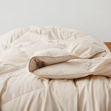 The down feather comforter is covered in solid colors of soft beige or hues of off-white that give it a crisp appearance. Bring natural light to your bedding space and turn it into a cozy spot, while you enjoy the natural feeling of cottony softness with this off white feather comforter.