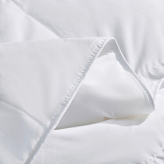 The entire comforter is enveloped in the serene white shades. Elevate your bedding décor to the next level with this white feather-down comforter.