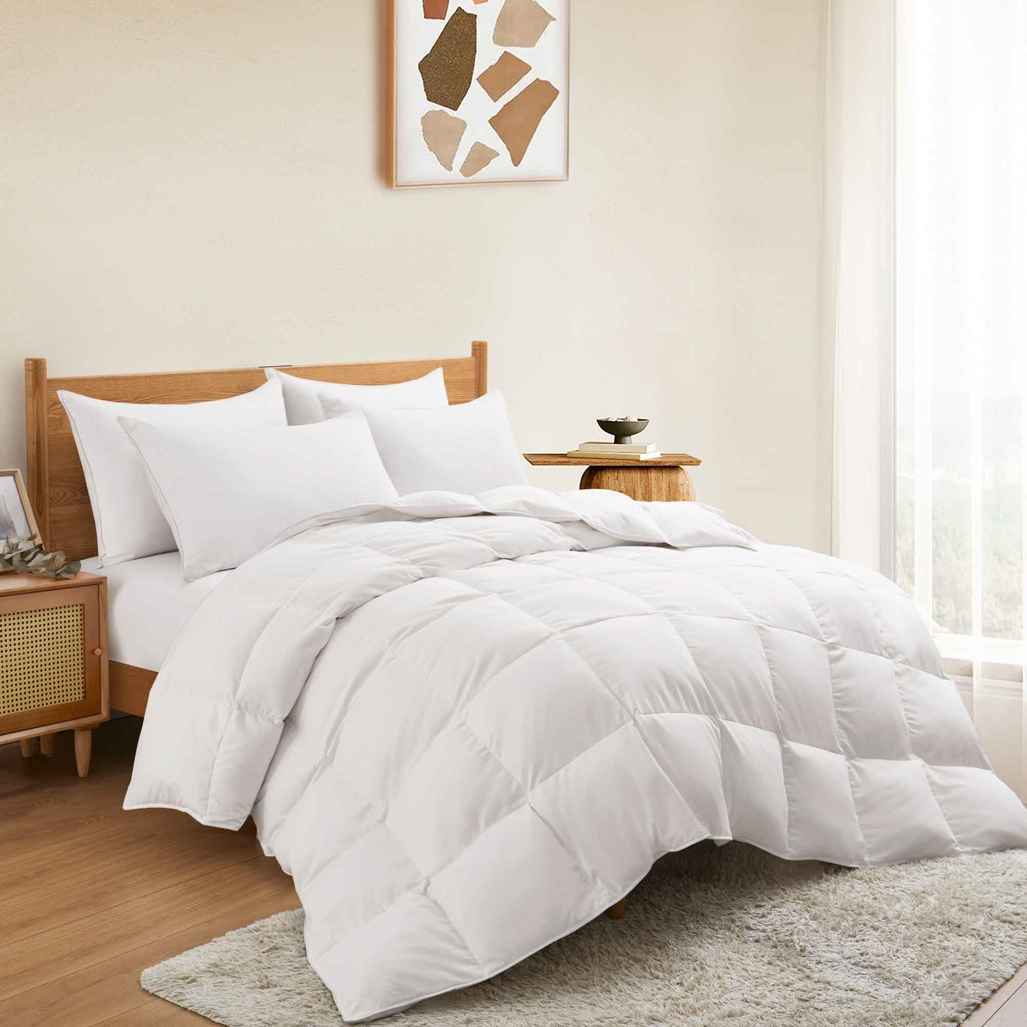 The down feather comforter is covered in solid colors of white. Add an air of elegance and bring perfect levels of warmth to your bedding decor, turning it into a cozy spot with this white color down comforter.