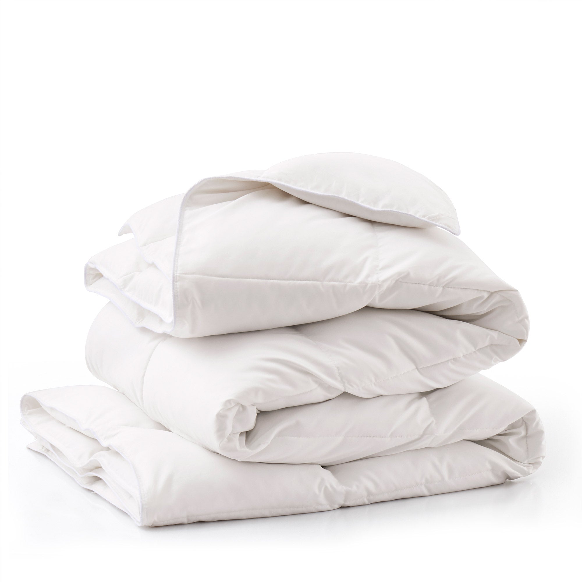 The down feather comforter is covered in solid colors of white. Add an air of elegance and bring perfect levels of warmth to your bedding decor, turning it into a cozy spot with this white color down comforter.
