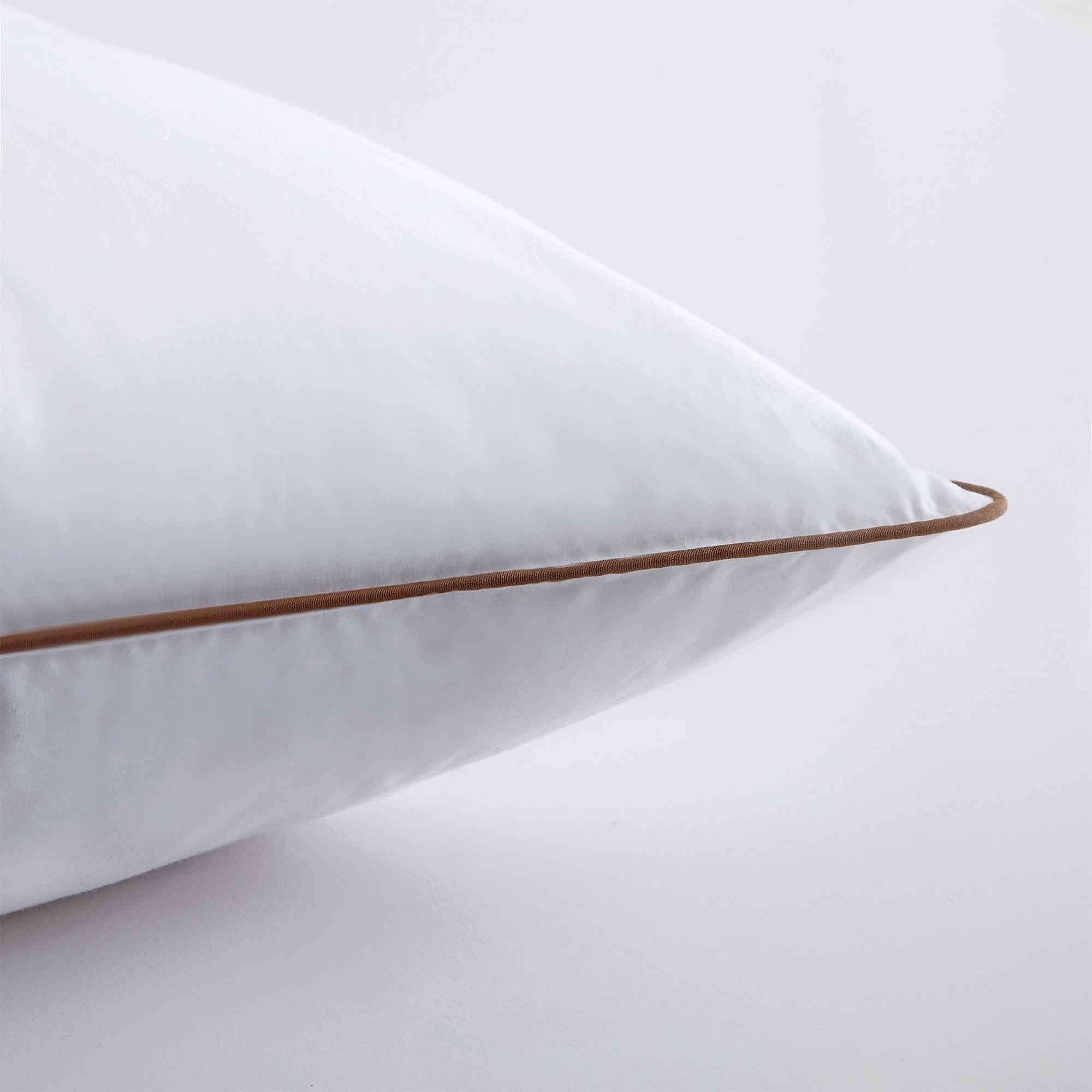 The Puredown down plush pillow is colored in soft tones of white. Bring a sense of minimalism to your bedroom space with these goose feather pillows.