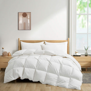 The comforter with year round warmth is covered in solid white hues. Bring morning sunshine to your abode with this one-piece white duvet insert.