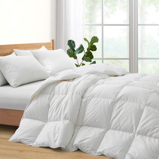 The comforter with year round warmth is covered in solid white hues. Bring morning sunshine to your abode with this one-piece white duvet insert.