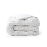 These white down comforters are colored in crisp tones of white. Give your room a sense of space with this down white comforter.