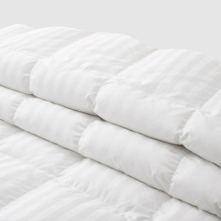 The all season down comforter is covered in the solid color of white. Add brightness and light to your room with this goose-down comforter.