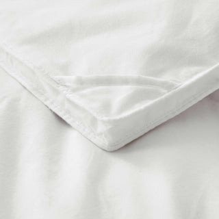 The white goose feather comforter is covered in the serene colors of white. Let the light pour into your room with this white feather comforter.