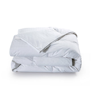 The feather comforter is colored in the crisp tones of white. Bring a ray of sunshine to your room with this white feather down comforter.