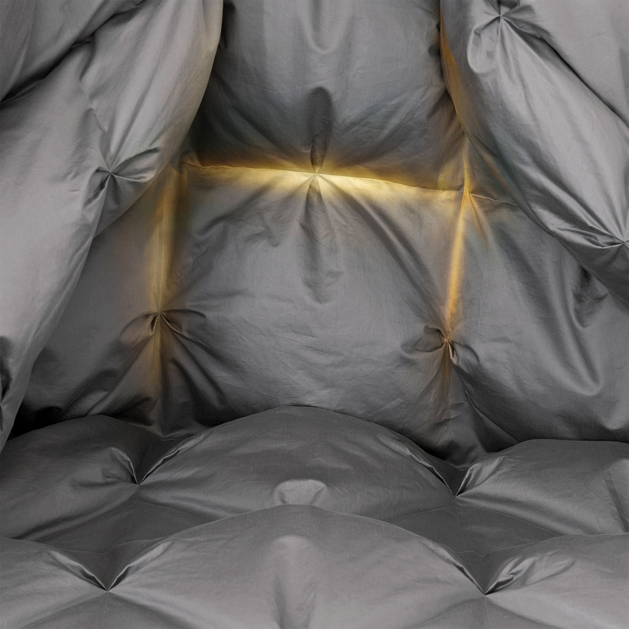 Transform your bedroom into a serene and tranquil oasis with our goose down comforter in a chic and versatile grey shade. This grey down comforter offers a cozy and stylish way to stay warm and comfortable all night long.