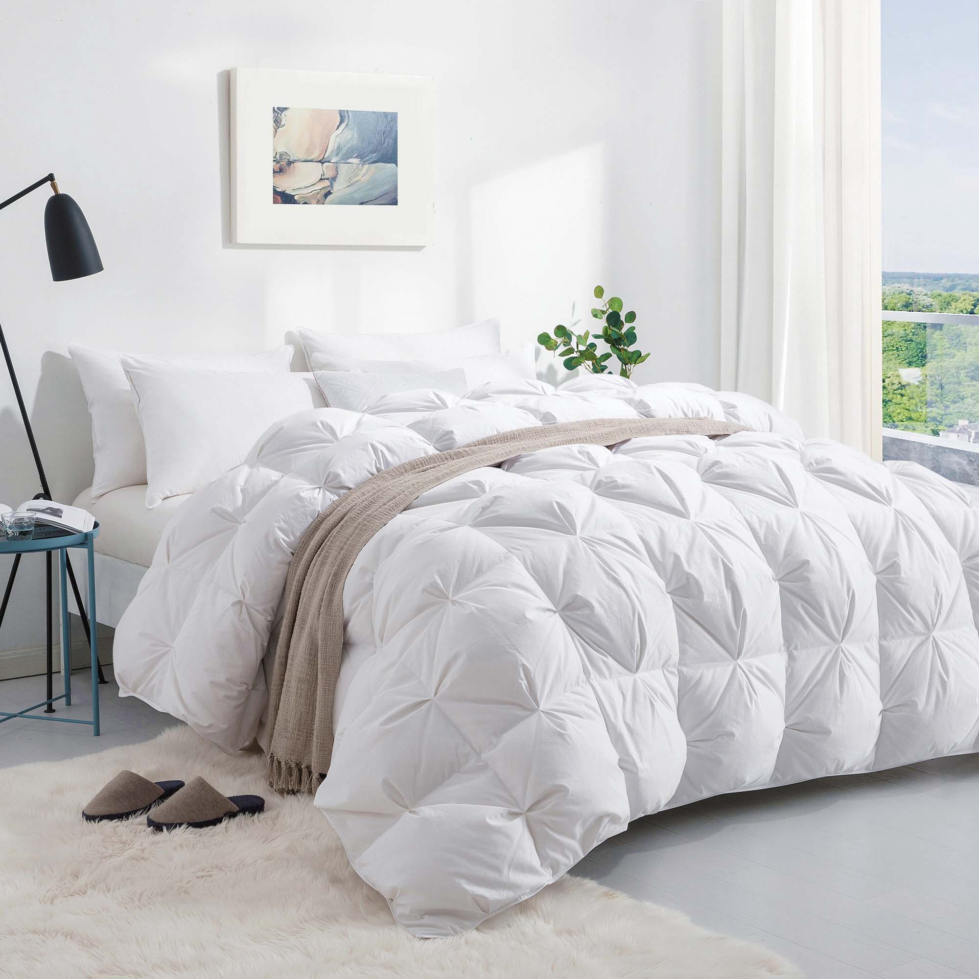 These white down comforters are colored in crisp tones of white. Give your room a sense of space with this down white comforter.