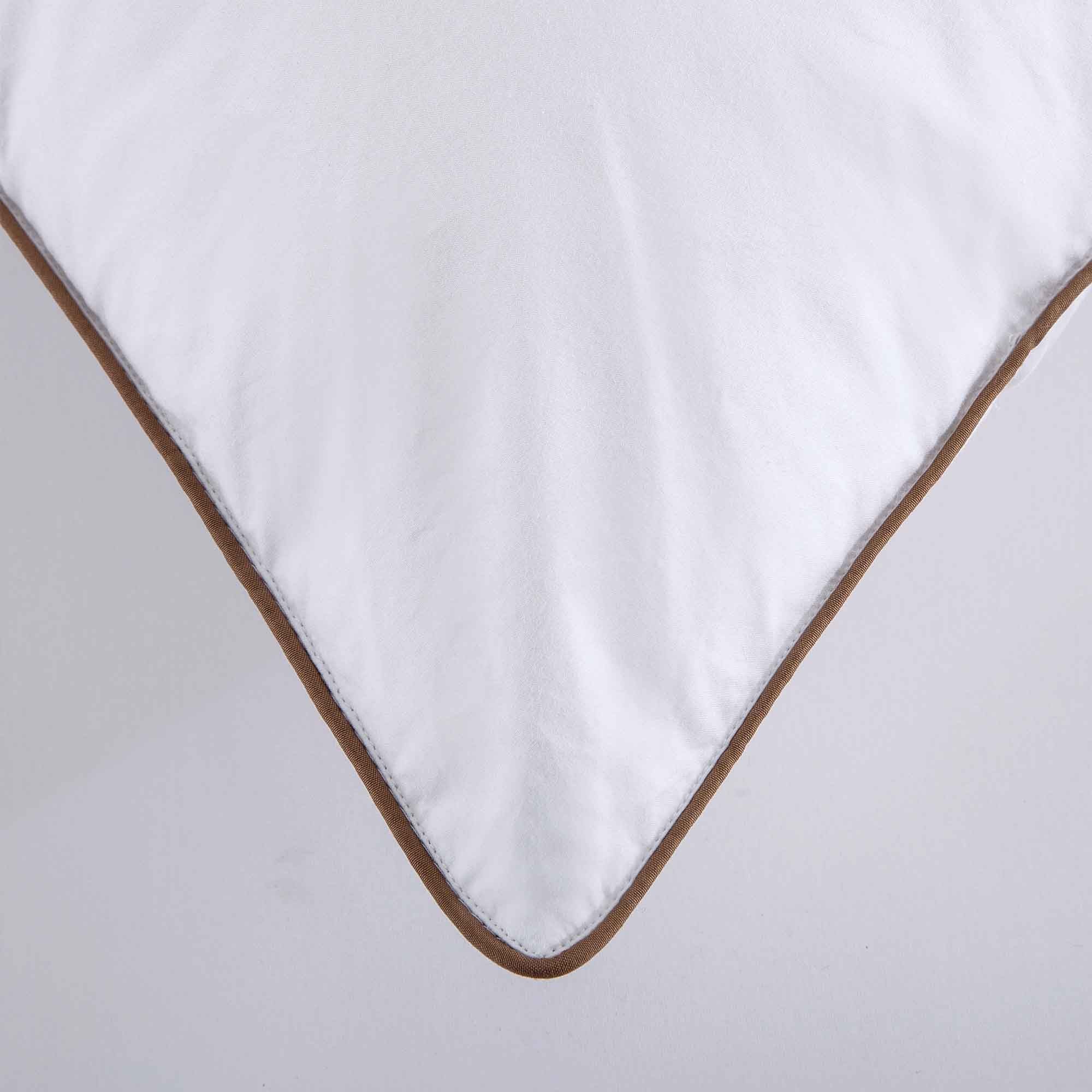 The Puredown down plush pillow is colored in soft tones of white. Bring a sense of minimalism to your bedroom space with these goose feather pillows.