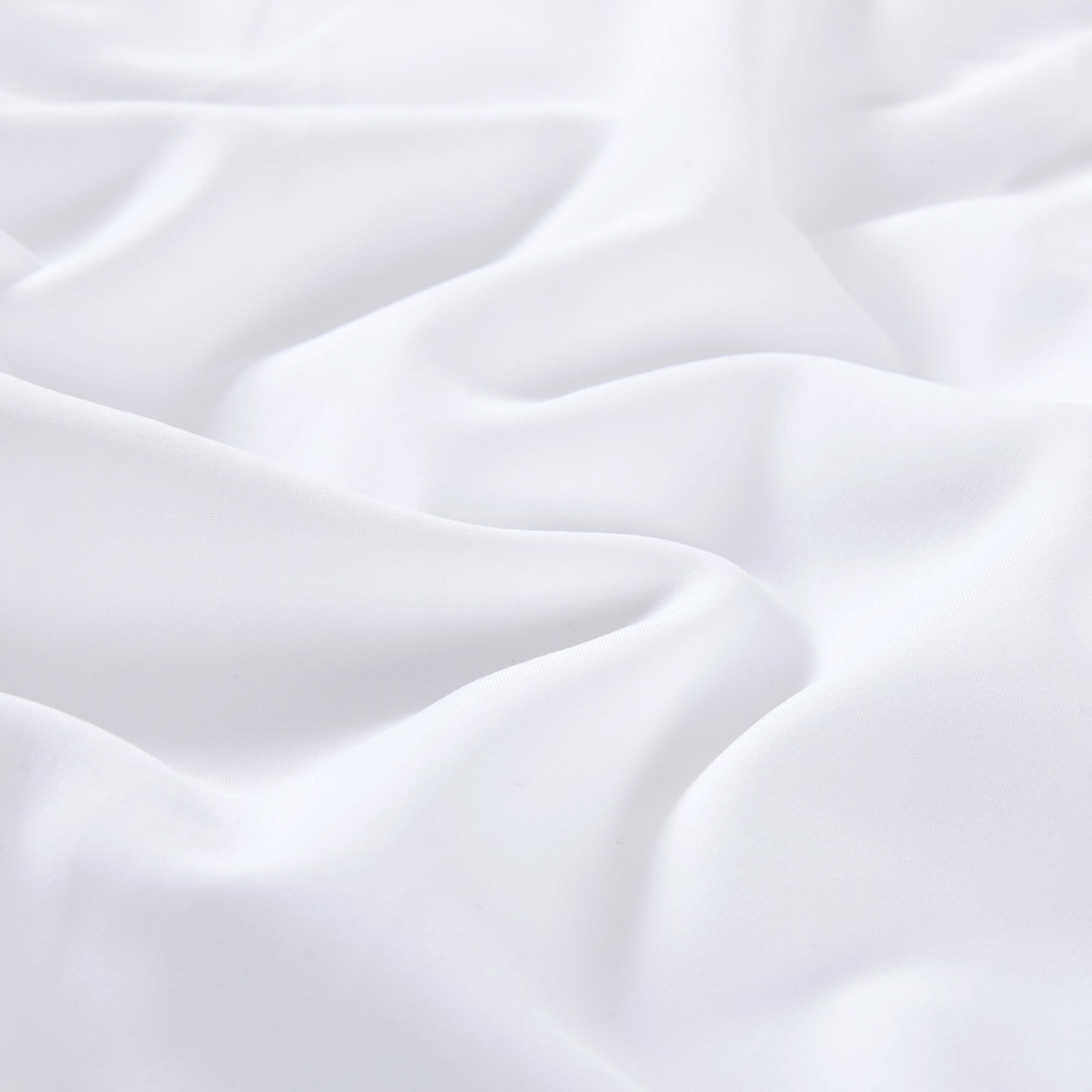 This entire bedding pillow is covered in solid white hues. Add a touch of sophistication to your bedroom with this down goosefeather pillow.