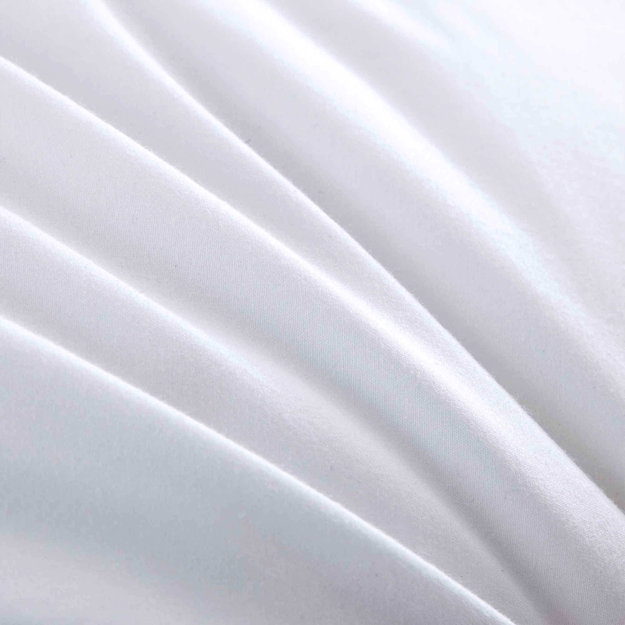 The Puredown down plush pillow is colored in soft tones of white. Bring a sense of minimalism to your bedroom space with these goose feather pillows.